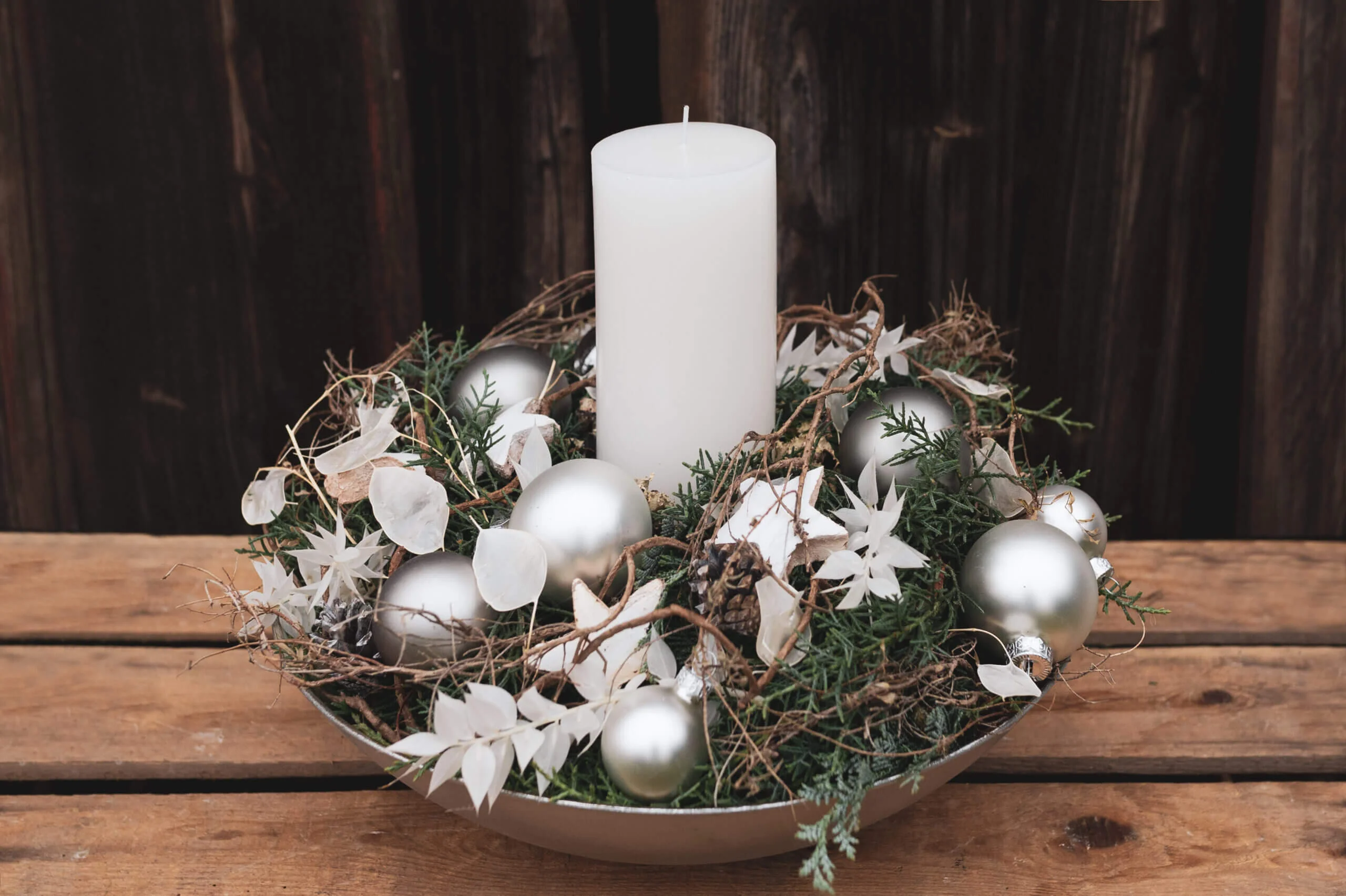 Adventsgesteck weiss Adventsfloristik Adventskränze Floristik Ostschweiz Workshops Aadorf Ettenhausen Thurgau Elgg Winterthur SILBERKNOSPE