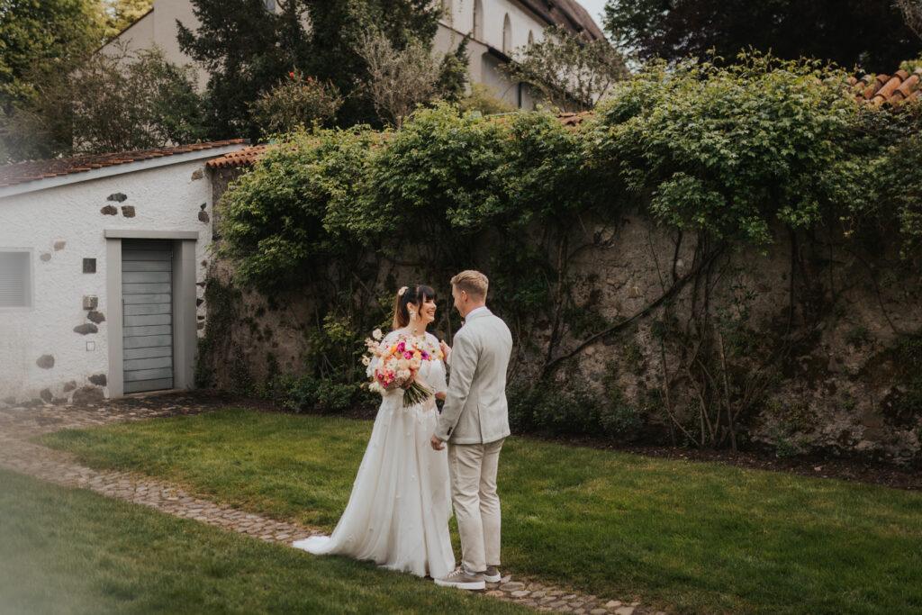 Brautstrauss Frühlingshochzeit Bridalbouquet Floral Desings Hochzeitsfloristik Ostschweiz SILBERKNOSPE Schweiz Thurgau Zürich St.Gallen