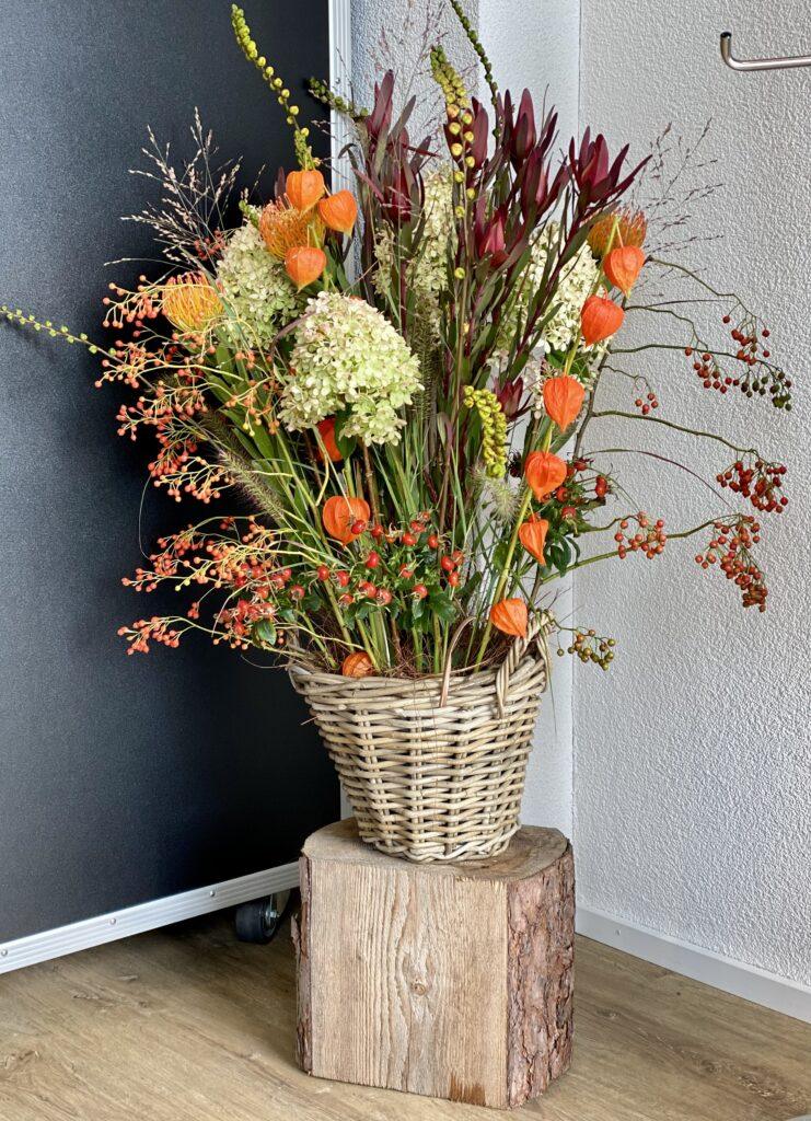 Blumenbouquet Trauerfloristik Blumen Trauerfeier Aadorf Thurgau Ettenhausen Ostschweiz Elgg Winterthur SILBERKNOSPE Floristik