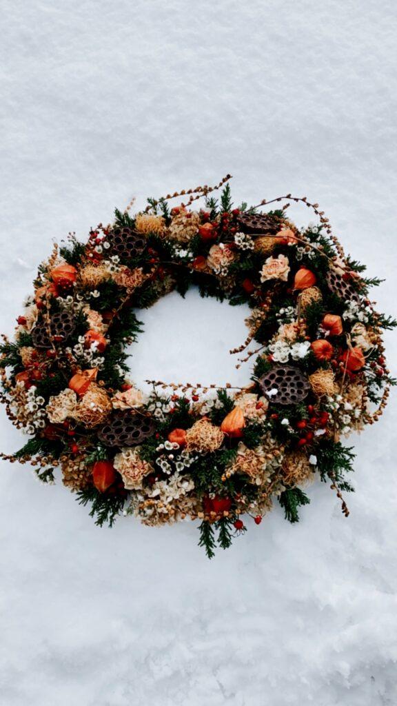 Blumenkranz Trauerkranz Trauerfloristik Blumen Trauerfeier Aadorf Thurgau Ettenhausen Ostschweiz Elgg Winterthur SILBERKNOSPE Floristik