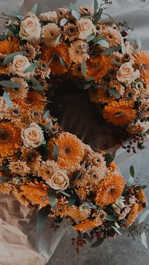 Blumenkranz Trauerkranz Trauerfloristik Blumen Trauerfeier Aadorf Thurgau Ettenhausen Ostschweiz Elgg Winterthur SILBERKNOSPE Floristik