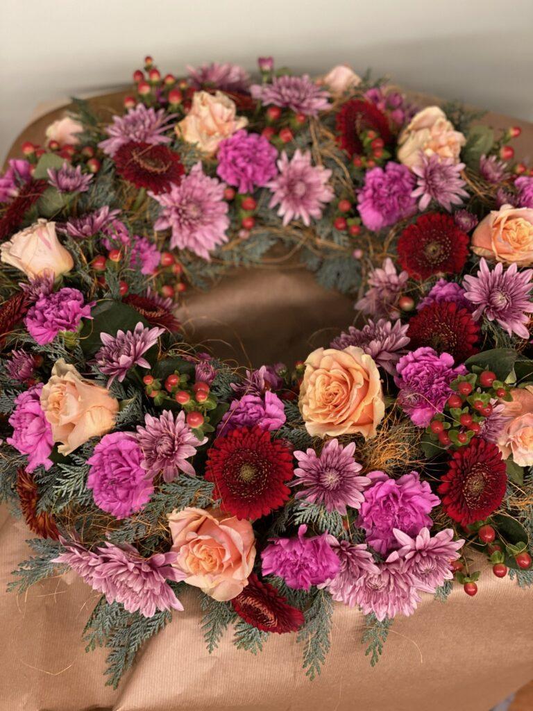 Blumenkranz Trauerkranz Trauerfloristik Blumen Trauerfeier Aadorf Thurgau Ettenhausen Ostschweiz Elgg Winterthur SILBERKNOSPE Floristik