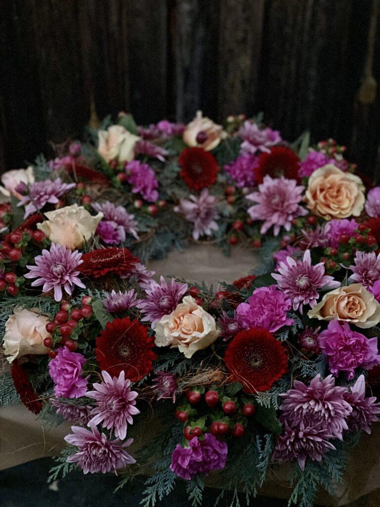 Blumenkranz Trauerkranz Trauerfloristik Blumen Trauerfeier Aadorf Thurgau Ettenhausen Ostschweiz Elgg Winterthur SILBERKNOSPE Floristik