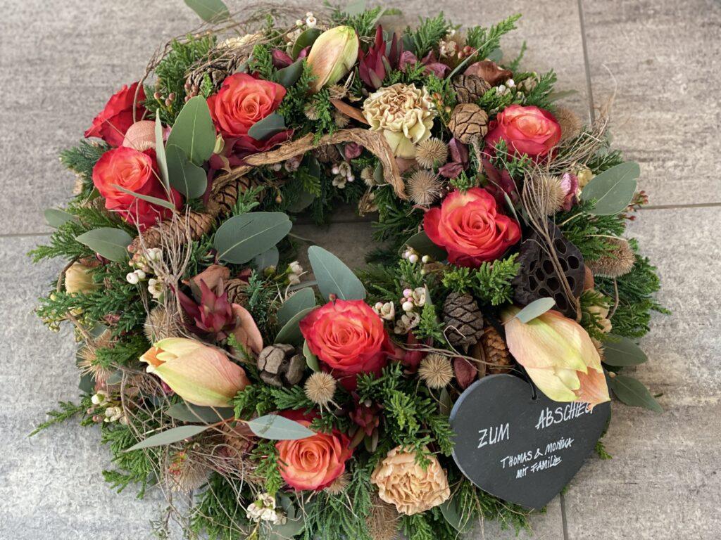 Blumenkranz Trauerkranz Trauerfloristik Blumen Trauerfeier Aadorf Thurgau Ettenhausen Ostschweiz Elgg Winterthur SILBERKNOSPE Floristik