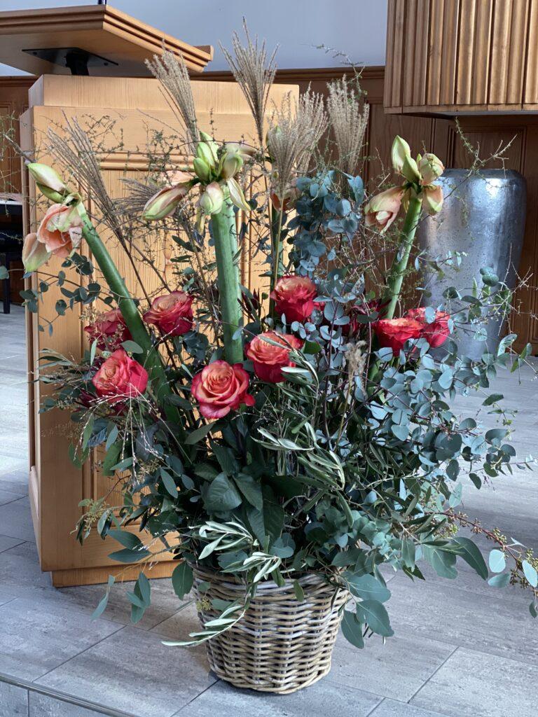 Blumengesteck Trauerfloristik Blumen Trauerfeier Aadorf Thurgau Ettenhausen Ostschweiz Elgg Winterthur SILBERKNOSPE Floristik