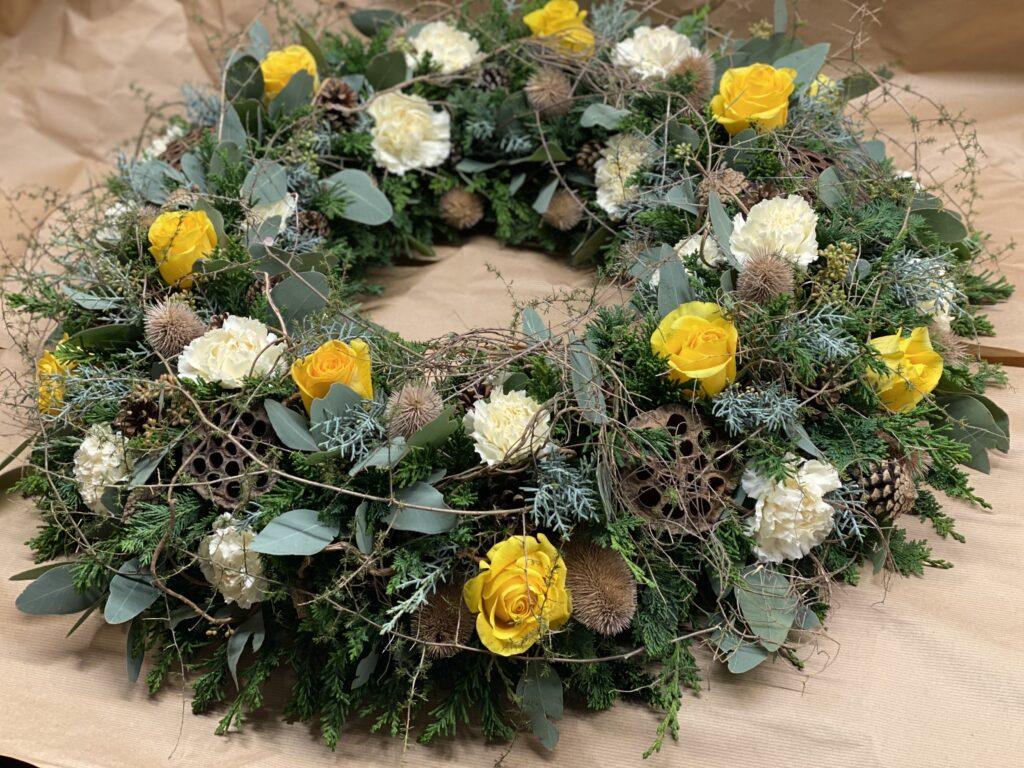 Blumenkranz Trauerkranz Trauerfloristik Blumen Trauerfeier Aadorf Thurgau Ettenhausen Ostschweiz Elgg Winterthur SILBERKNOSPE Floristik