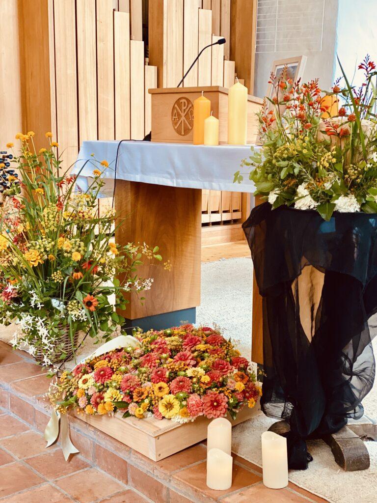 Blumenherz Trauerherz Trauerfloristik Blumen Trauerfeier Aadorf Thurgau Ettenhausen Ostschweiz Elgg Winterthur SILBERKNOSPE Floristik