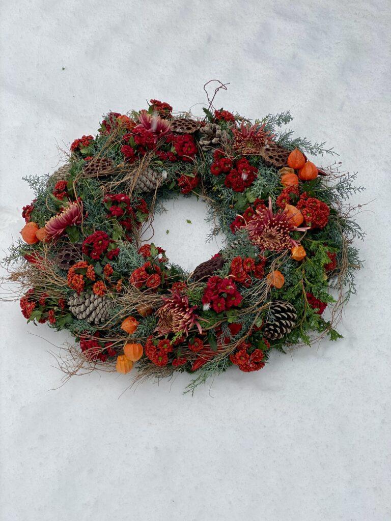 Blumenkranz Trauerkranz Trauerfloristik Blumen Trauerfeier Aadorf Thurgau Ettenhausen Ostschweiz Elgg Winterthur SILBERKNOSPE Floristik