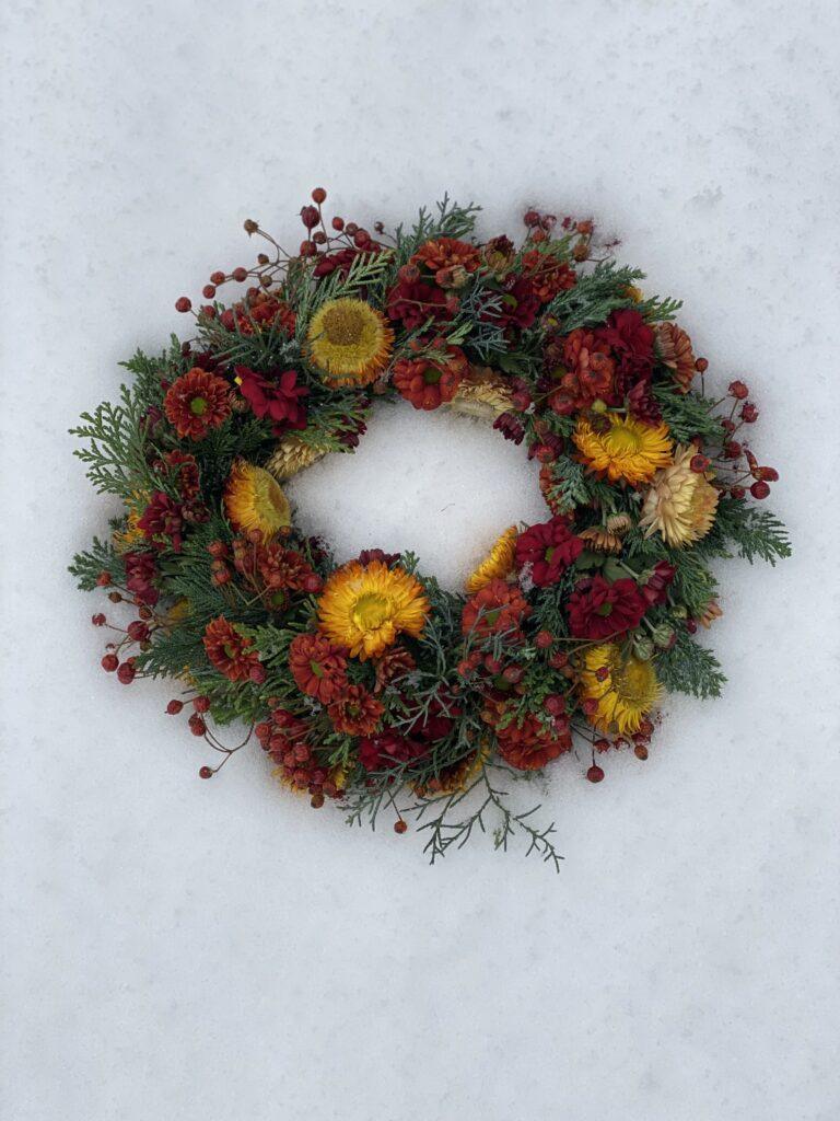Urnenkränzli Blumenkranz Trauerkranz Trauerfloristik Blumen Trauerfeier Aadorf Thurgau Ettenhausen Ostschweiz Elgg Winterthur SILBERKNOSPE Floristik