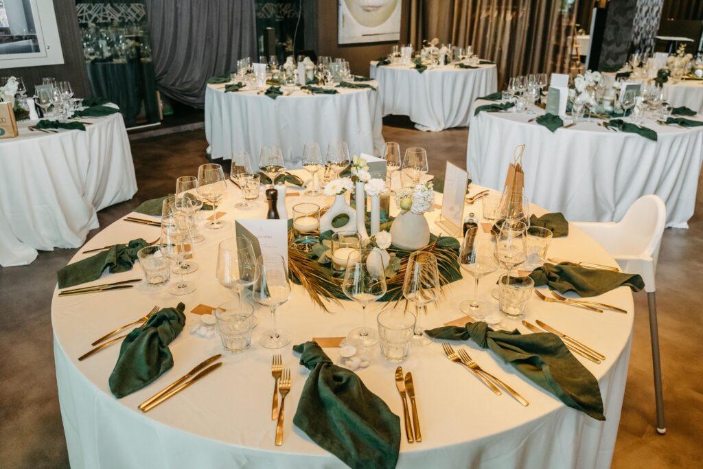Hochzeitsfloristik Floral Designs Tischdekoration Tablesetting Hochzeit Blumen SILBERKNOSPE Schweiz Ostschweiz Zürich Thurgau St.Gallen