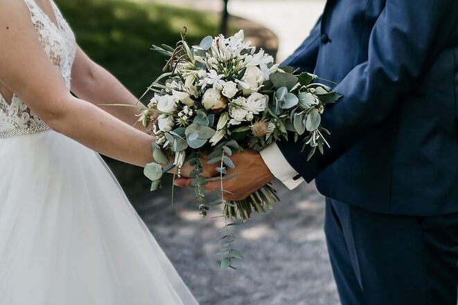 Hochzeitsfloristik Brautstrauss SILBERKNOSPE Thurgau Zürich St.Gallen | Foto: Shawnee & Simon 