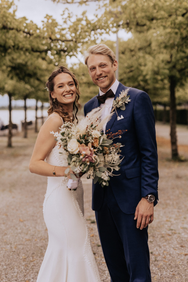 Brautstrauss exotisch und Anstecker Hochzeitsfloristik Ostschweiz SILBERKNOSPE