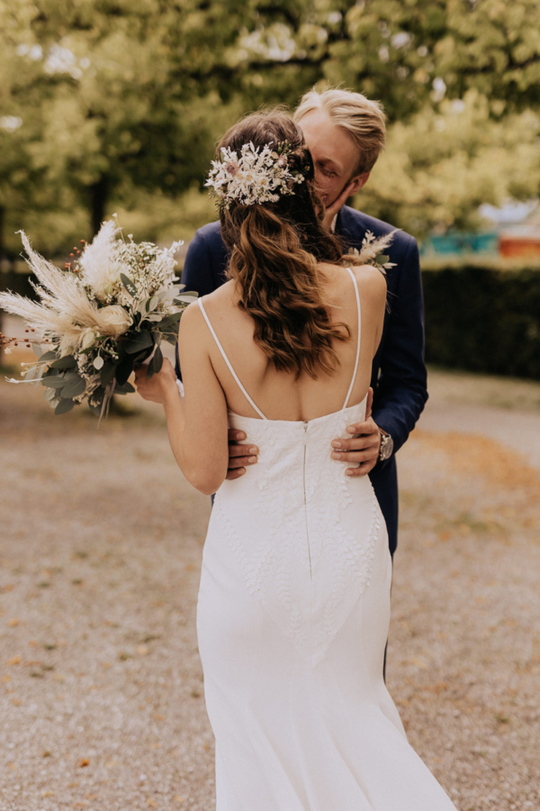 Haarschmuck mit Trockenblumen für die Braut Hochzeitsfloristik SILBERKNOSPE Zürich Thurgau St.Gallen