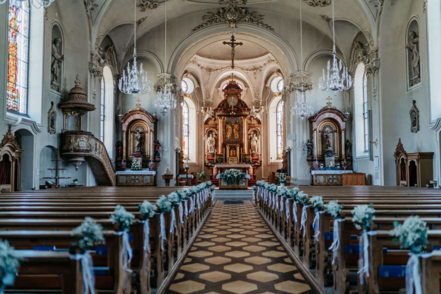 Kirchendekoration Banksträusschen Kath. Kirche Weinfelden Hochzeitsfloristik Ostschweiz SILBERKNOSPE