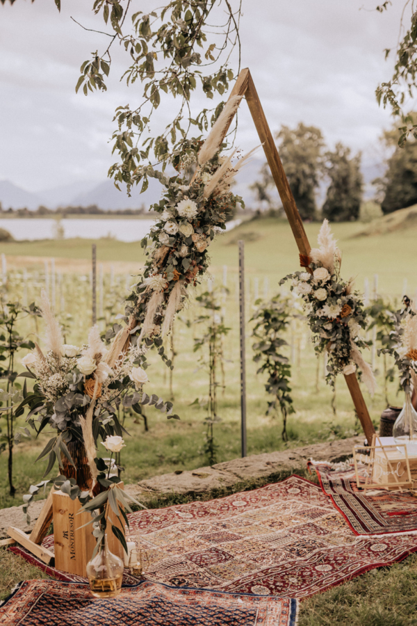 Traubogen für die Boho-Hochzeit Schweiz SILBERKNOSPE Floristik